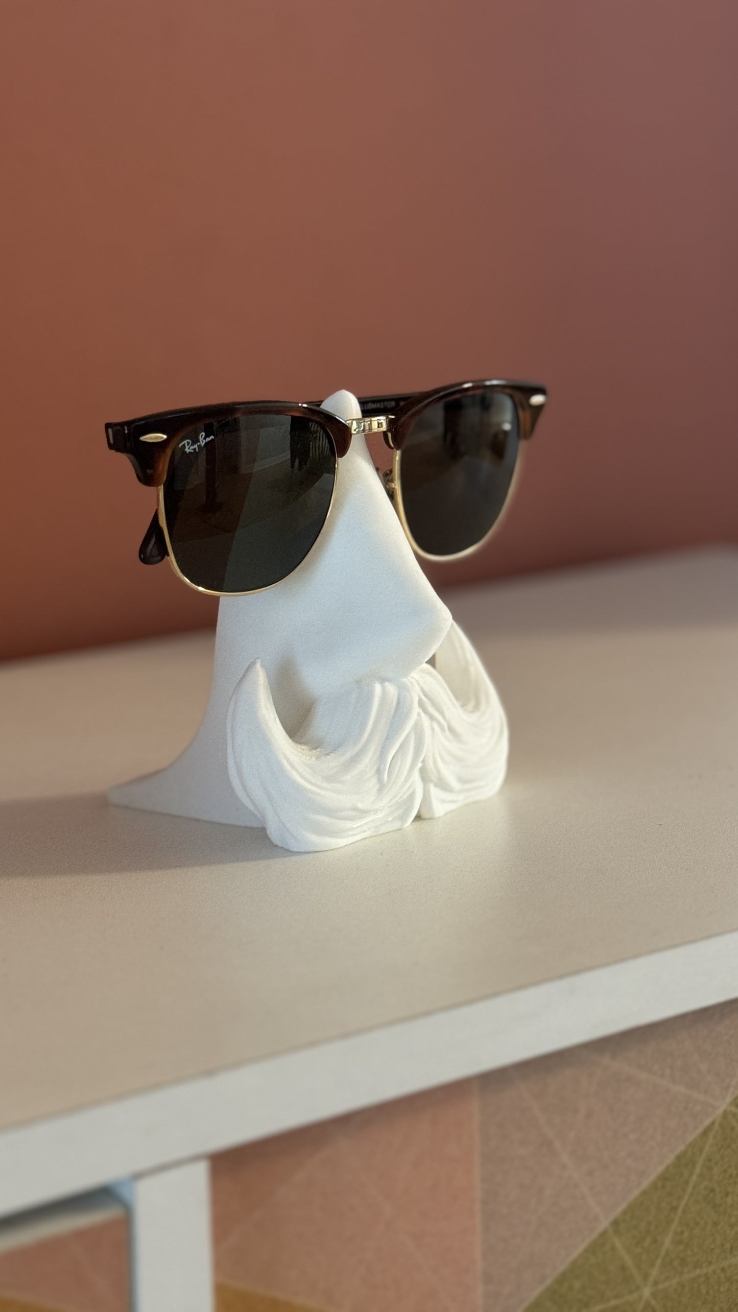 Distinguished Gentleman Glasses Stand